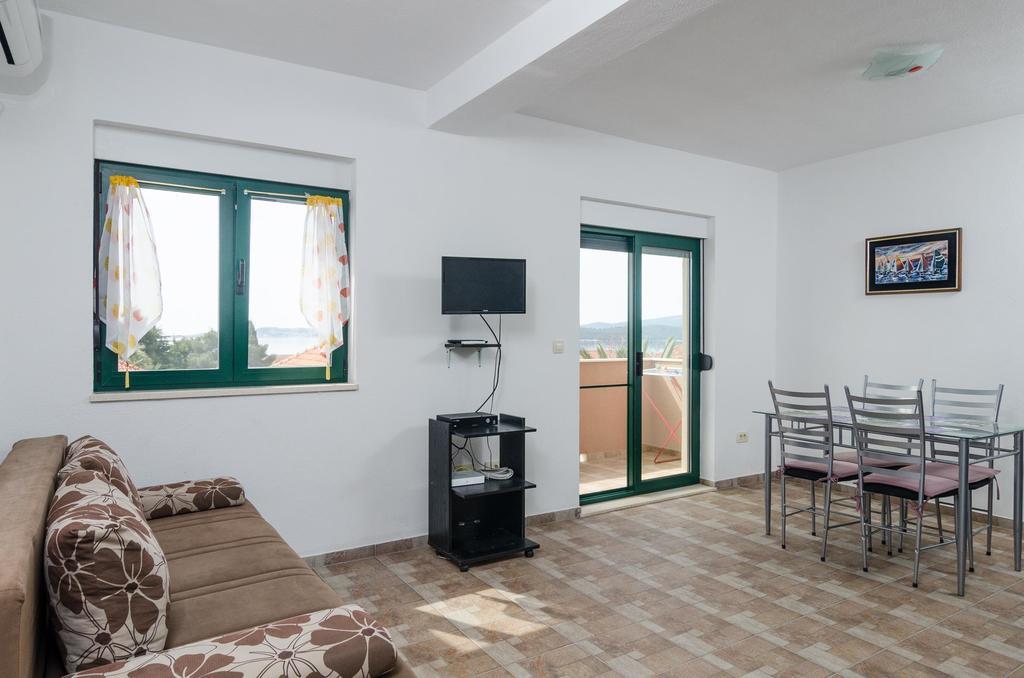Apartments Leo Orebic Bagian luar foto