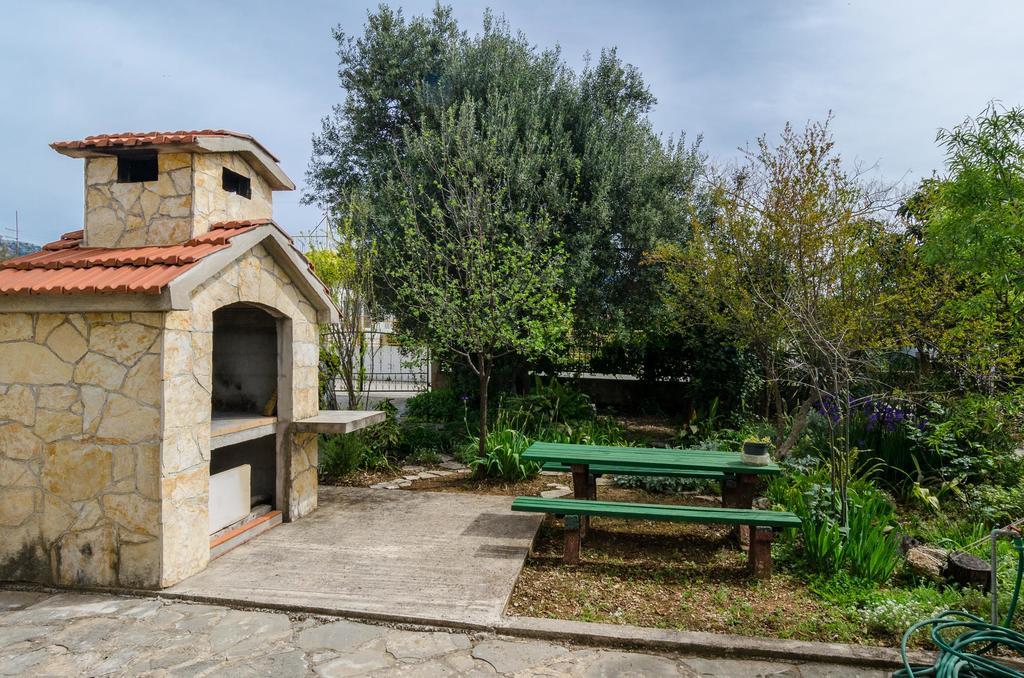 Apartments Leo Orebic Bagian luar foto