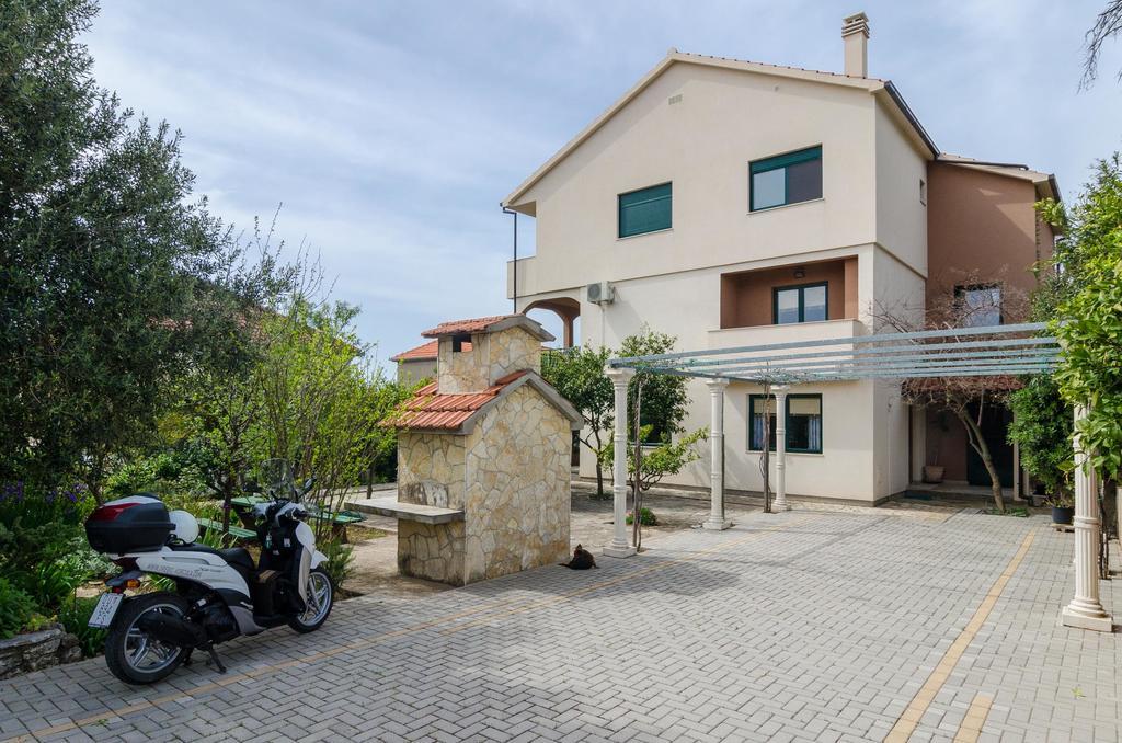 Apartments Leo Orebic Bagian luar foto